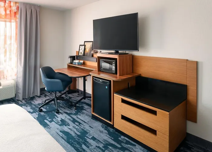 Fairfield North/i-10 Hotel 3*